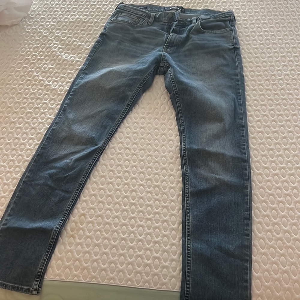 Like new mens hollister jeans 31x32